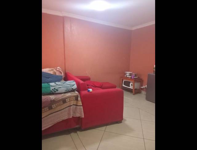 8 BEDROOM HOUSE FOR SALE IN TEMBISA CENTRAL